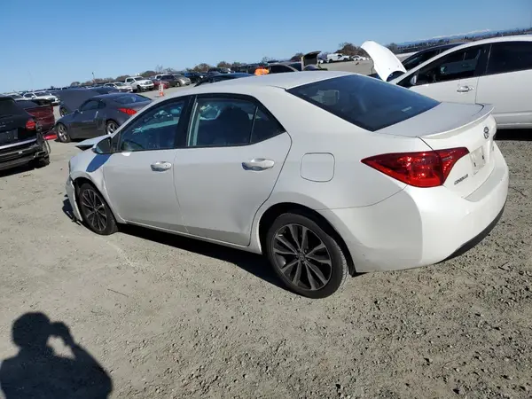 5YFBURHE0HP704251 2017 TOYOTA COROLLA - Image 2