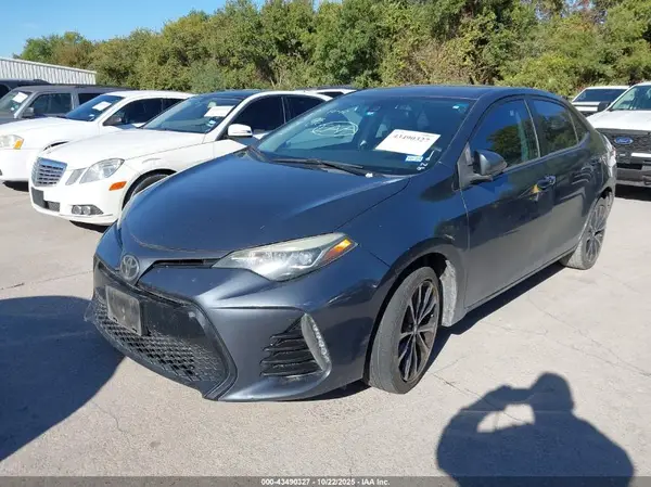 5YFBURHE0HP704332 2017 TOYOTA COROLLA - Image 2