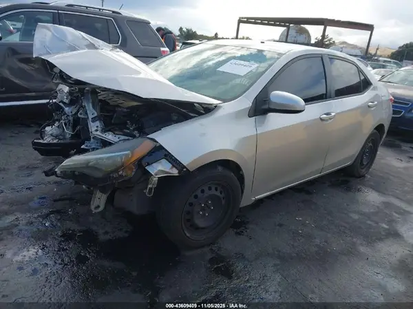 5YFBURHE0HP705948 2017 TOYOTA COROLLA - Image 2