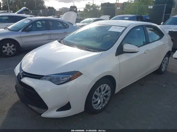 5YFBURHE0HP726671 2017 TOYOTA COROLLA - Image 2