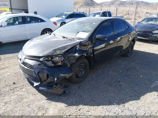 5YFBURHE0HP733801 2017 TOYOTA COROLLA - Image 2