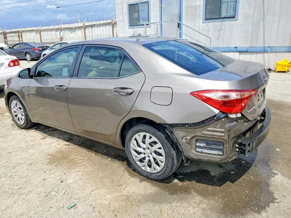 5YFBURHE0HP735595 2017 TOYOTA COROLLA - Image 2