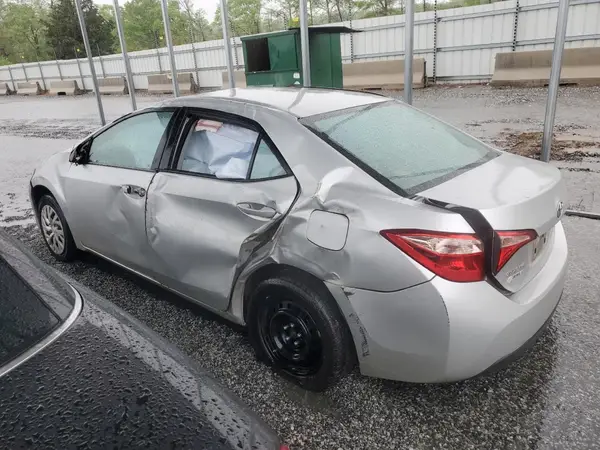 5YFBURHE0JP744450 2018 TOYOTA COROLLA - Image 2