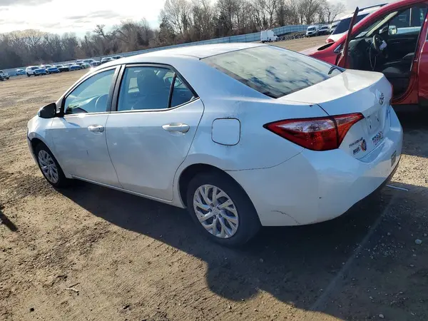 5YFBURHE0JP746019 2018 TOYOTA COROLLA - Image 2