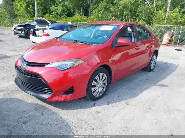 5YFBURHE0JP746618 2018 TOYOTA COROLLA - Image 2