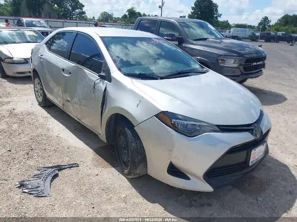 5YFBURHE0JP746750 2018 TOYOTA COROLLA - Image 1