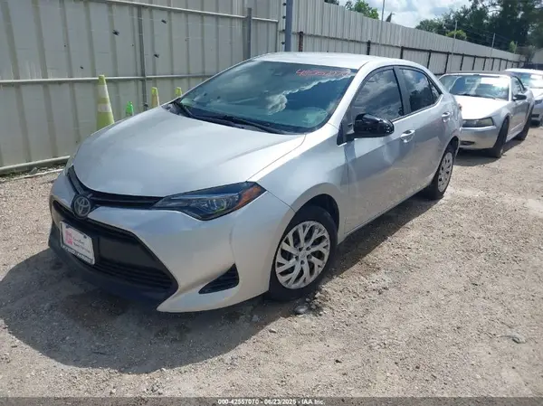5YFBURHE0JP746750 2018 TOYOTA COROLLA - Image 2