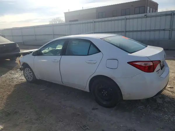5YFBURHE0JP746960 2018 TOYOTA COROLLA - Image 2