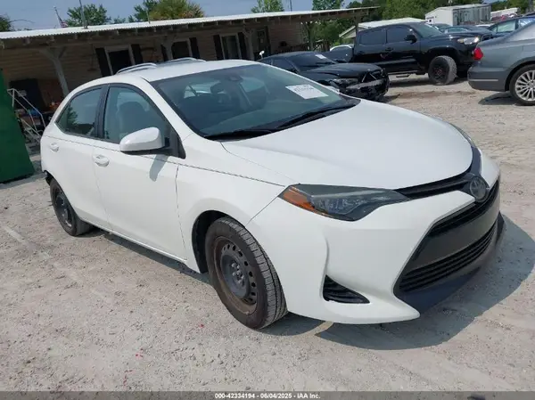5YFBURHE0JP747834 2018 TOYOTA COROLLA - Image 1