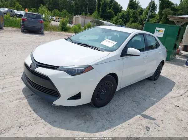 5YFBURHE0JP747834 2018 TOYOTA COROLLA - Image 2