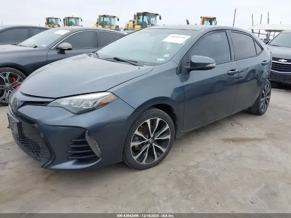 5YFBURHE0JP748594 2018 TOYOTA COROLLA - Image 2