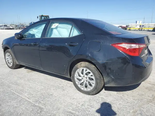 5YFBURHE0JP751897 2018 TOYOTA COROLLA - Image 2