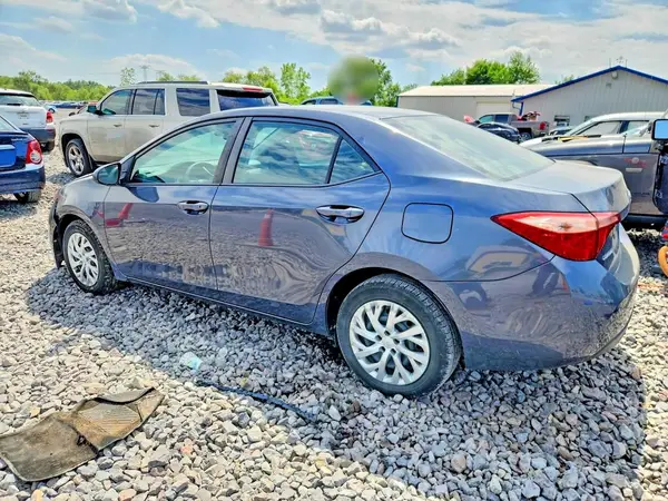 5YFBURHE0JP752239 2018 TOYOTA COROLLA - Image 2