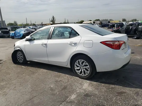 5YFBURHE0JP752600 2018 TOYOTA COROLLA - Image 2