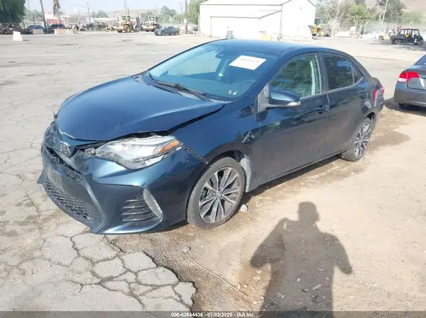 5YFBURHE0JP754802 2018 TOYOTA COROLLA - Image 2