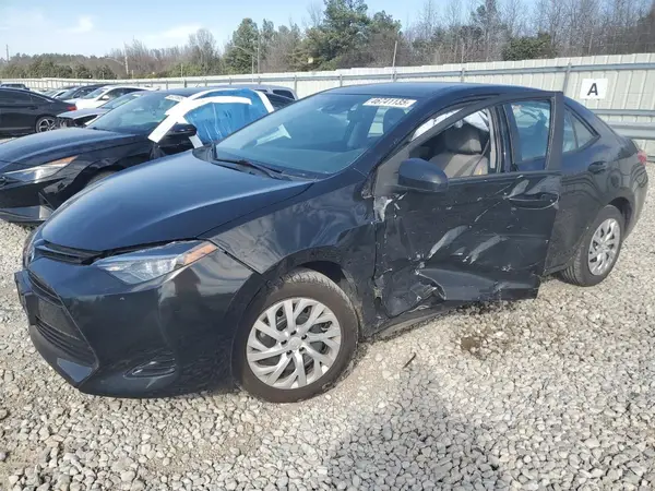 5YFBURHE0JP755061 2018 TOYOTA COROLLA - Image 1
