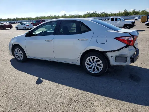 5YFBURHE0JP755125 2018 TOYOTA COROLLA - Image 2
