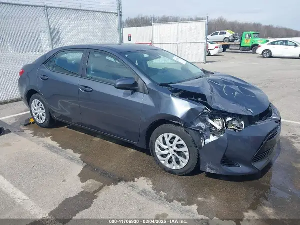 5YFBURHE0JP756405 2018 TOYOTA COROLLA - Image 1
