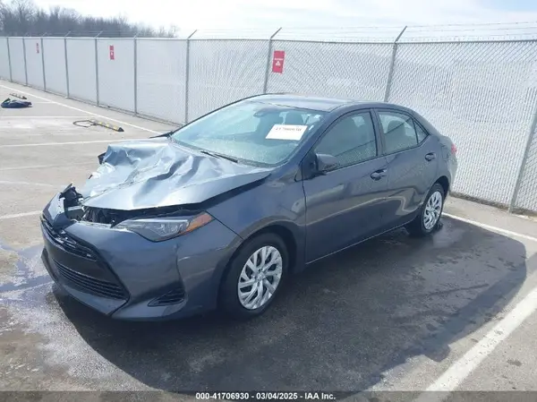 5YFBURHE0JP756405 2018 TOYOTA COROLLA - Image 2