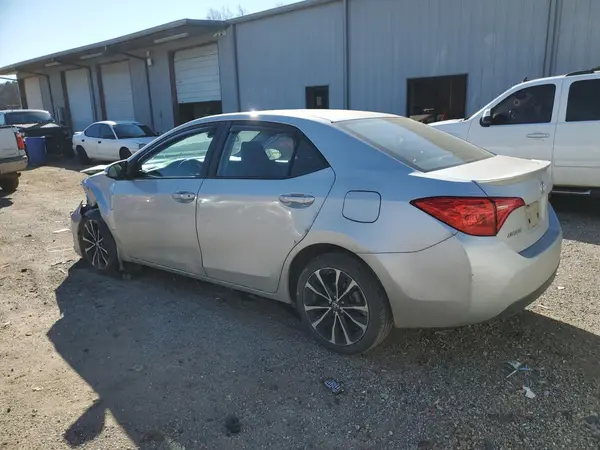 5YFBURHE0JP758347 2018 TOYOTA COROLLA - Image 2