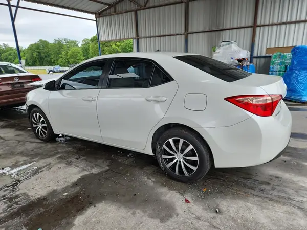 5YFBURHE0JP758395 2018 TOYOTA COROLLA - Image 2