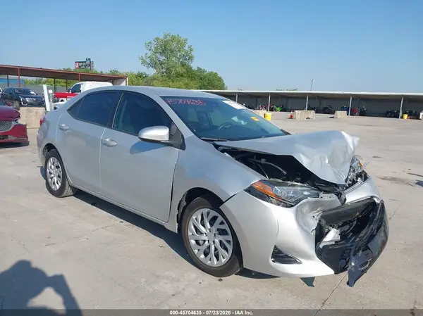 5YFBURHE0JP758753 2018 TOYOTA COROLLA - Image 1