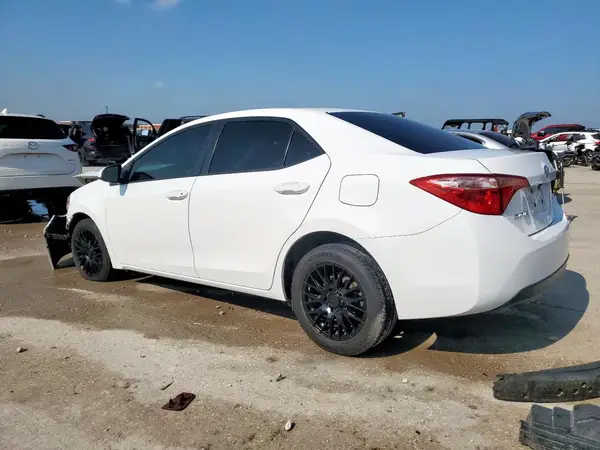 5YFBURHE0JP762415 2018 TOYOTA COROLLA - Image 2