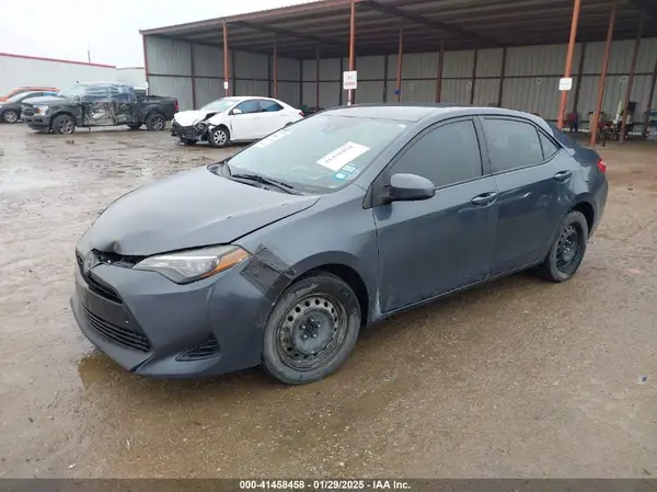 5YFBURHE0JP763113 2018 TOYOTA COROLLA - Image 2