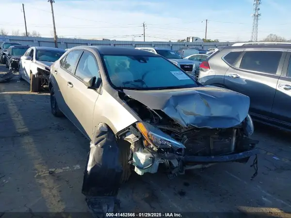 5YFBURHE0JP763404 2018 TOYOTA COROLLA - Image 1