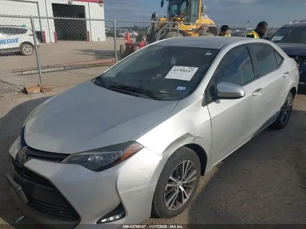 5YFBURHE0JP764052 2018 TOYOTA COROLLA - Image 2