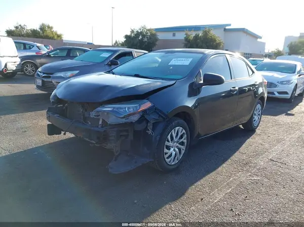 5YFBURHE0JP764228 2018 TOYOTA COROLLA - Image 2