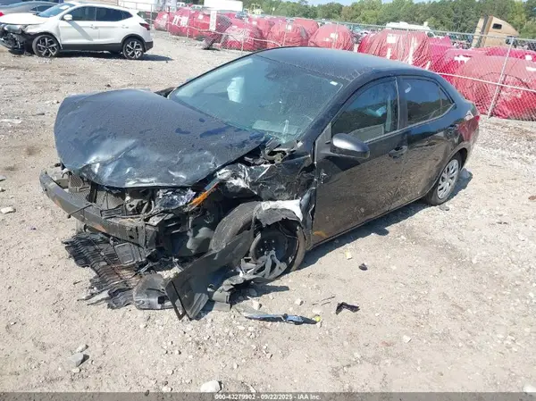 5YFBURHE0JP764262 2018 TOYOTA COROLLA - Image 2