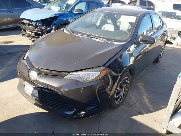 5YFBURHE0JP764925 2018 TOYOTA COROLLA - Image 2