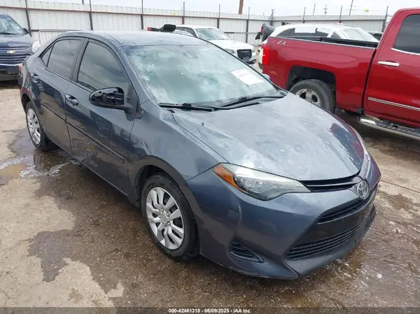 5YFBURHE0JP765217 2018 TOYOTA COROLLA - Image 1