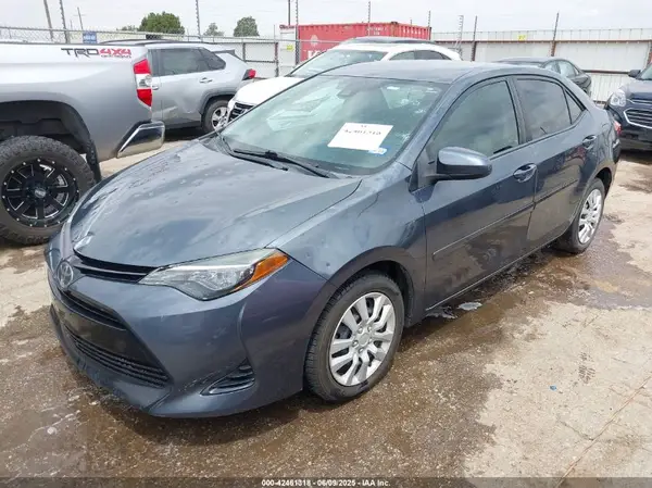 5YFBURHE0JP765217 2018 TOYOTA COROLLA - Image 2
