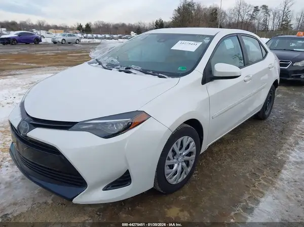 5YFBURHE0JP765315 2018 TOYOTA COROLLA - Image 2