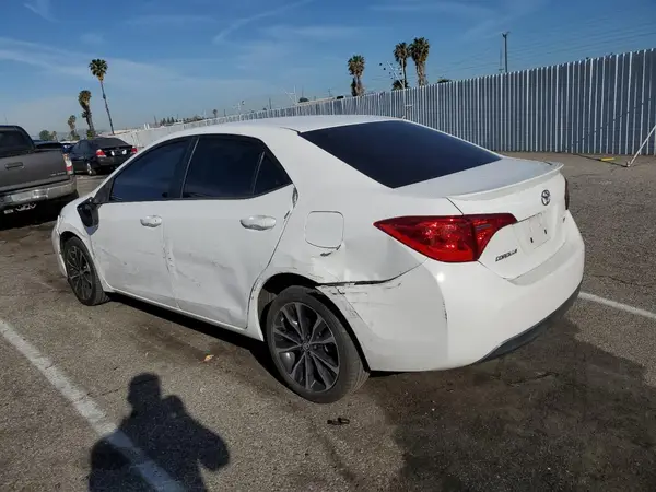 5YFBURHE0JP766643 2018 TOYOTA COROLLA - Image 2
