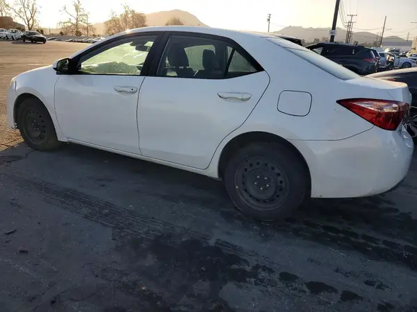 5YFBURHE0JP767274 2018 TOYOTA COROLLA - Image 2