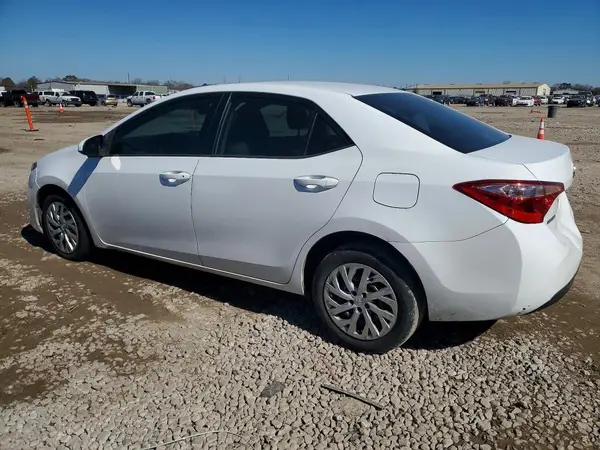 5YFBURHE0JP770210 2018 TOYOTA COROLLA - Image 2