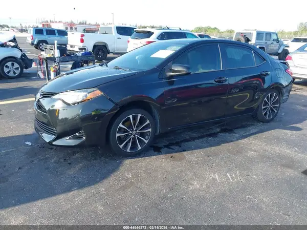 5YFBURHE0JP770885 2018 TOYOTA COROLLA - Image 2