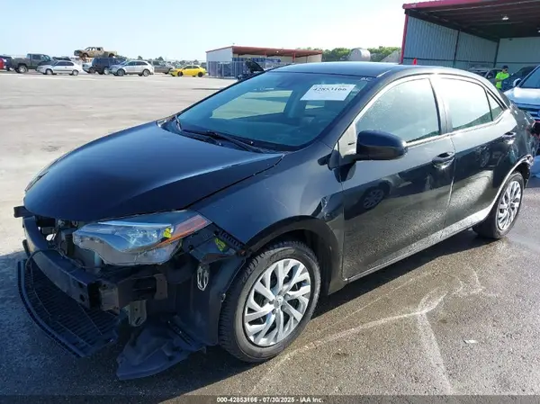 5YFBURHE0JP773186 2018 TOYOTA COROLLA - Image 2