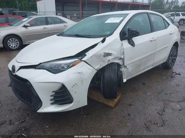 5YFBURHE0JP774483 2018 TOYOTA COROLLA - Image 2