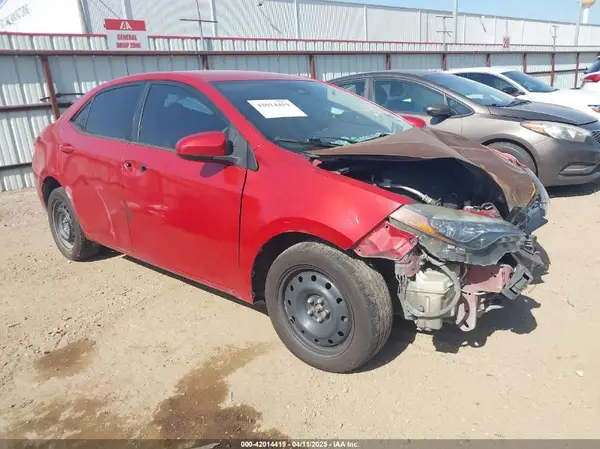 5YFBURHE0JP776363 2018 TOYOTA COROLLA - Image 1