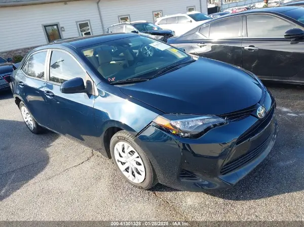 5YFBURHE0JP777819 2018 TOYOTA COROLLA - Image 1