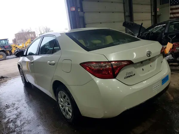 5YFBURHE0JP780459 2018 TOYOTA COROLLA - Image 2