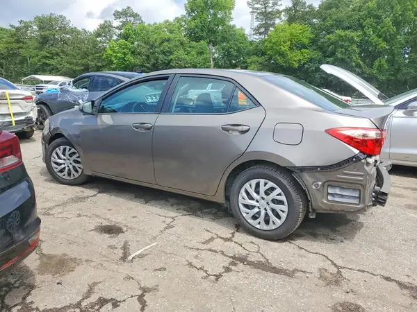 5YFBURHE0JP781093 2018 TOYOTA COROLLA - Image 2