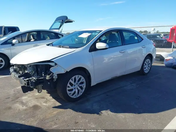 5YFBURHE0JP781871 2018 TOYOTA COROLLA - Image 2