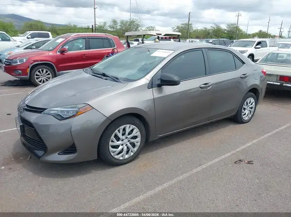 5YFBURHE0JP783863 2018 TOYOTA COROLLA - Image 2