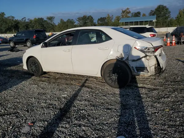 5YFBURHE0JP785774 2018 TOYOTA COROLLA - Image 2
