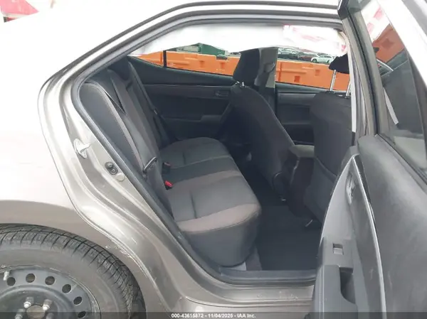5YFBURHE0JP786486 2018 TOYOTA COROLLA - Image 8